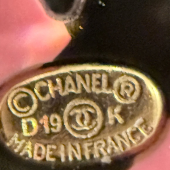 Authentic two tone color Chanel resin earrings. - Picture 11 of 13